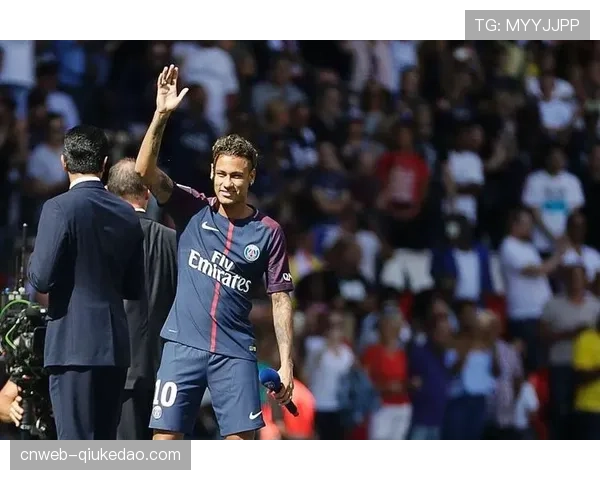 为迎接2026-27赛季,部分法甲球场启动LED广告板升级工程 为迎接2026-27赛季,部分法甲球场启动LED广告板升级工程